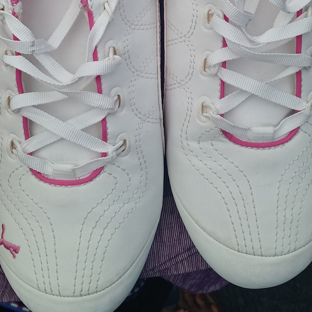 Ladies sneakers